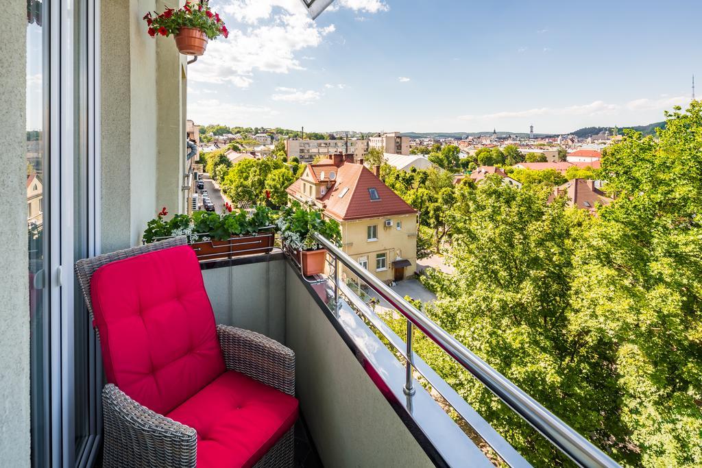 Apartment On Arkhipenka With Panorama View Lviv Exterior photo